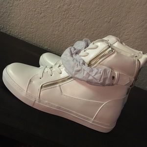 Unworn NEW JustFab White High Top NERA Sneakers